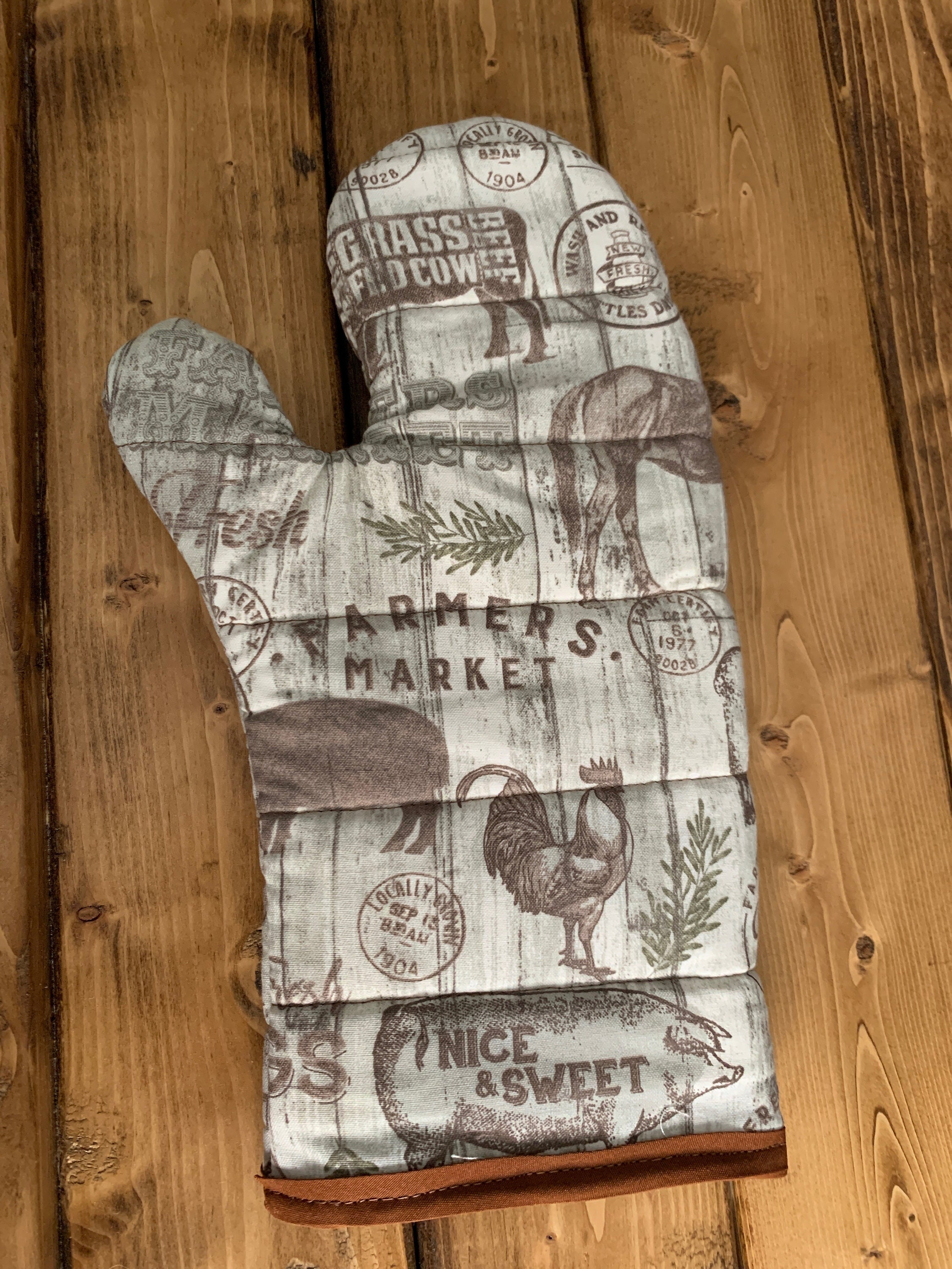 Farm Print Oven Mitt: Handmade Cotton Kitchen Decor