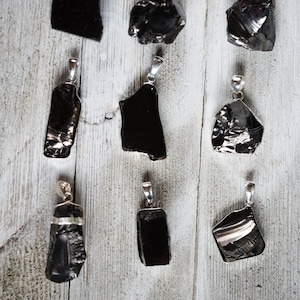 Elite Silver Noble Raw Shungite 925 Sterling Silver Bail Pendant 925 Rolo 18&#39;&#39; Chain Optional Necklace