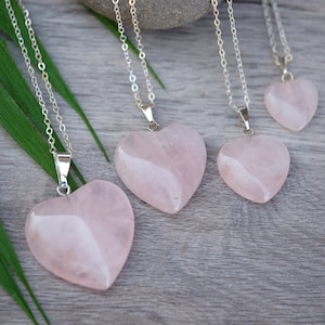 LOVE Rose Quartz Heart Pendant Multiple Sizes 18 inch Silver Chain 1.1 in, 0.9 in, 0.75 in, 0.5 in. afbeelding 2