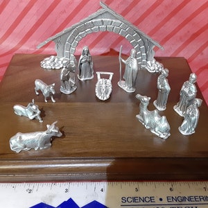 Nativity Set Miniature Scene Pewter 3D, 12 piece, movable figurines with wood base and storage packaging