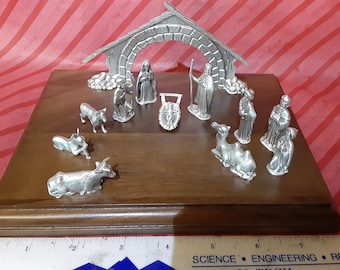 Nativity Set Miniature Scene Pewter 3D, 12 piece, movable figurines with wood base and storage packaging