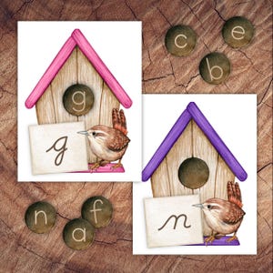 Cartões de correspondência de letras minúsculas de casa de pássaros com alfabeto cursivo