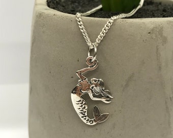 Collar con colgante de sirena en plata de ley: un regalo de joyería mítica