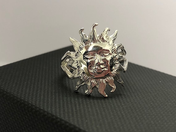 vintage ring 太陽の象徴 , the sun Gold Sun Engraved Ring, Sunwalker of the Sun, Unisex