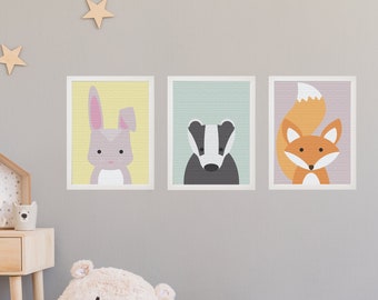 Conjunto de 3 impresiones de arte mural de guardería enmarcadas en blanco / lindos animales del bosque conejito tejón zorro arte de pared / Baby Nursery Kids Bedroom Obras de arte enmarcadas