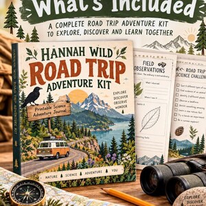 Pode incluir: Um kit de aventura Hannah Wild Road Trip com um di&aacute;rio cient&iacute;fico imprim&iacute;vel com capa de paisagem montanhosa, uma b&uacute;ssola, um l&aacute;pis amarelo, bin&oacute;culos e uma pedra com o texto Explore Discover Belong sobre um mapa.