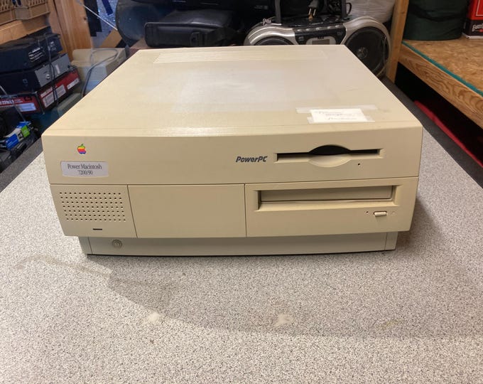 Apple Power Macintosh Power PC 7200/90. Powers On.