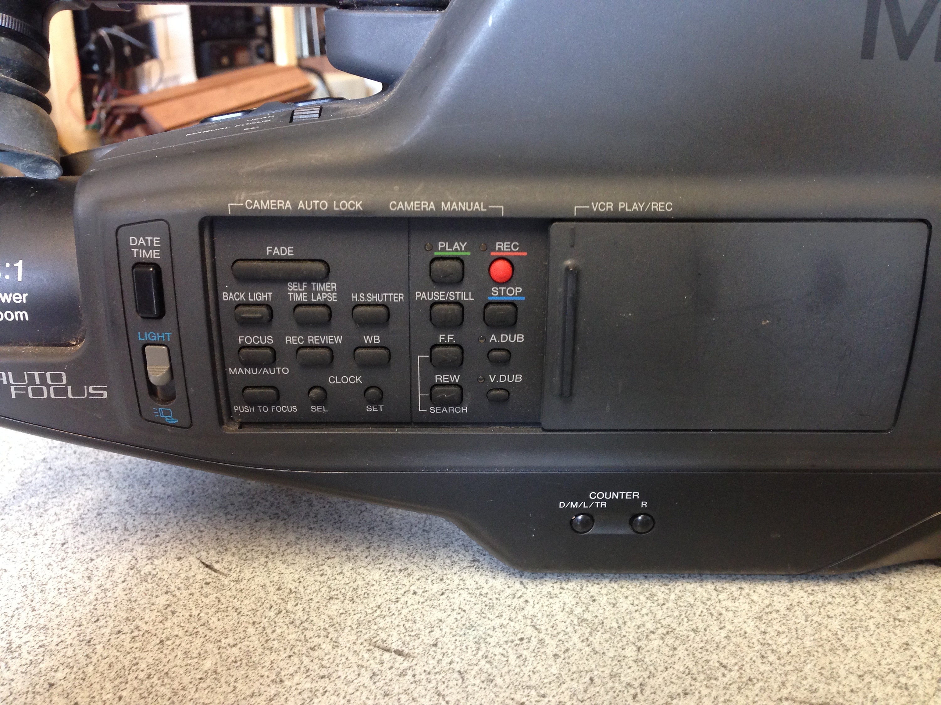 Magnavox VHS HQ Video Camera With Case & Battery Charger Model CVM320AV01