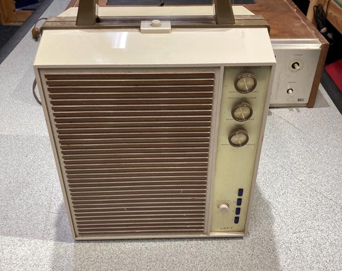 Electrophonic Solid State Stereo 8 Track Tape Player. Model T-9.  Please read condition below. Selling As Is.