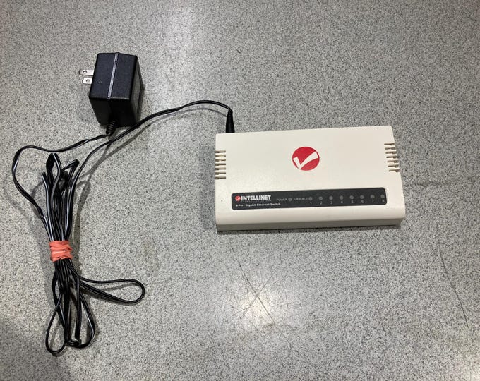 Intellinet 8-Port Gigabit Ethernet Switch  Model No. 524124
