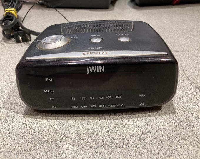 jWin am/fm Radio Alarm Clock  Model No. JL-206BLK. Tested & Works.