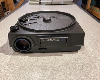 Vintage Canon CINE S-400 8-mm Movie Projector in Original Box (c