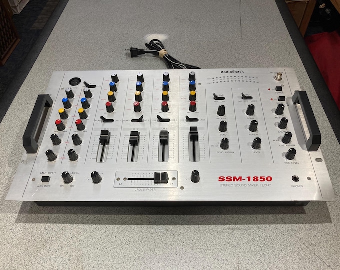 Radio Shack Stereo Sound Mixer / Echo. Model SSM-1850.  Powers On.
