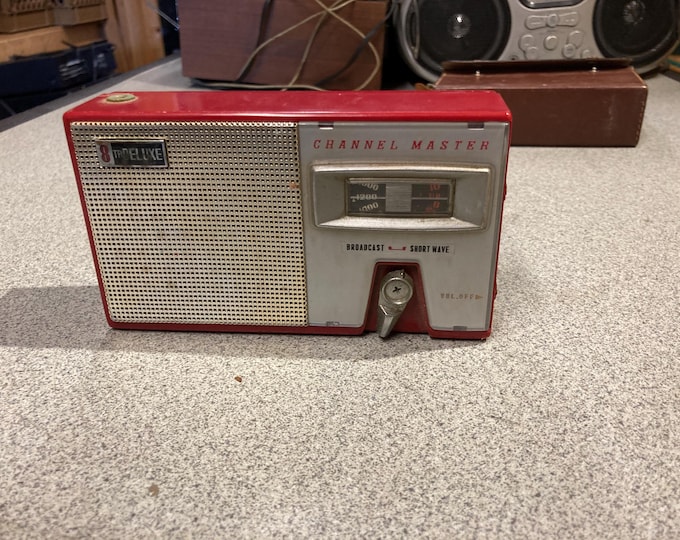 Channel Master 8 Transistor All Wave Radio. Does Not Power On. Selling AS IS / Parts Or Repair.