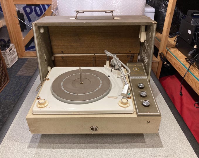 Zenith Stereophonic Turntable. Powers On But Functions Do Not Work. Selling As Is...Parts or Repair.