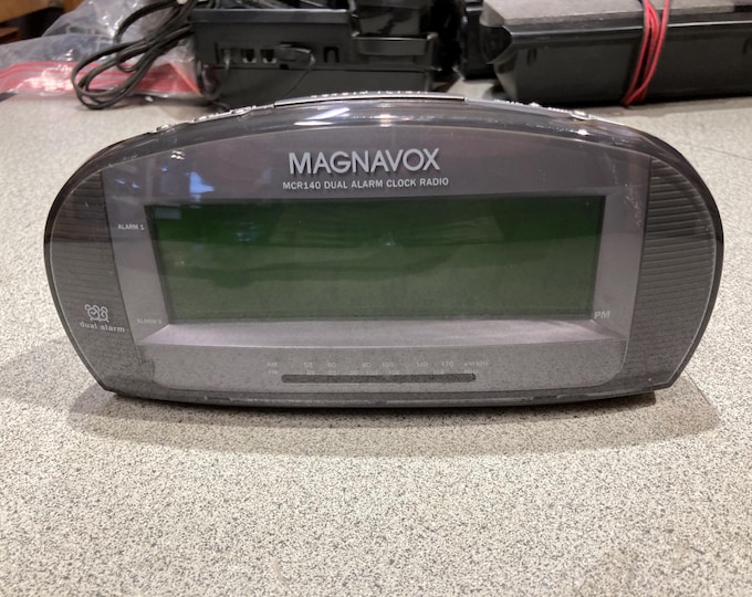 Magnavox Dual Alarm Clock Radio  Model MCR140. Tested & Works.