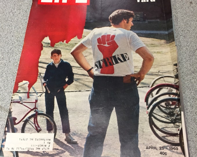 LIFE Magazine "Confrontation In Harvard Yard" April 25, 1969