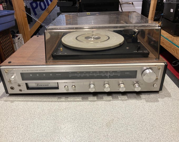 Eversonic am/fm, 8-Track, Turntable Stereo Receiver.  Model No. 1901.  Tested & All functions Work.
