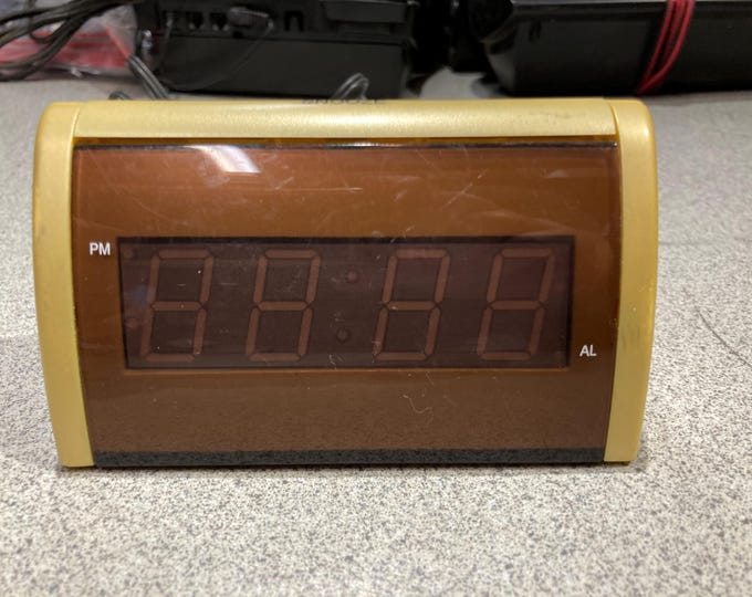 Litech Alarm Clock  Model No. E099.  Tested & Works.