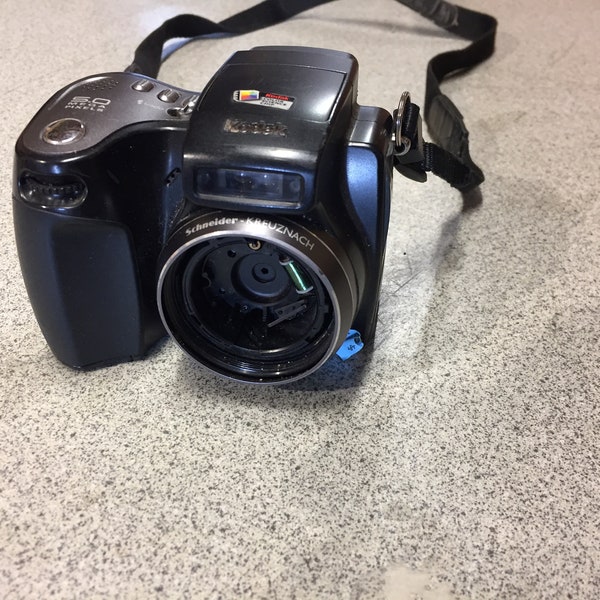 Kodak Easyshare DX 7590 Digital Camera (Lens Is Missing) Selling AS IS.