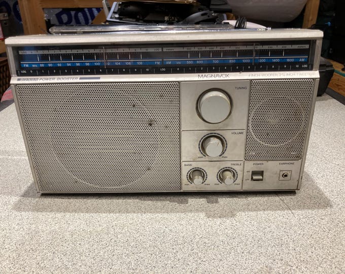 Magnavox 2 Band Receiver Two Speaker System am/fm Radio  Model D2600. Tested & Works.