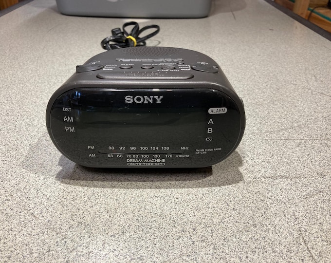 Sony Dream Machine fm/am Clock Radio - Alarm  Model ICF-C318. Tested & Works.