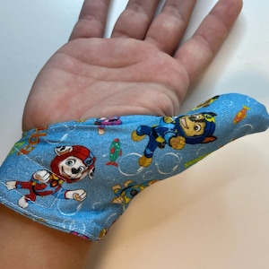 Daumenschutz Daumenschutz Anti-Saug-Handschuh hilft gegen Daumenlutschen Links- und Rechtshänder verstellbarer Verschluss beidhändig verwendbar
