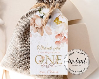 Puede incluir: Una bolsa de regalo de arpillera con una etiqueta floral. La etiqueta dice "Thank you for making my party ONE derful love, Olivia". La etiqueta tiene un diseño floral de acuarela en tonos melocotón y blanco. La bolsa está atada con hilo.