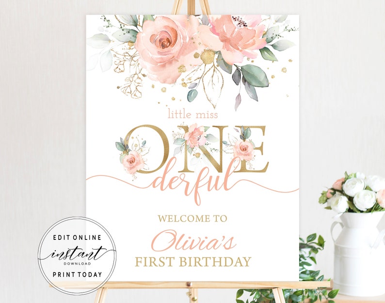 Pu&ograve; includere: Un cartello stampabile per un primo compleanno. Il cartello presenta un design floreale con rose rosa e dettagli dorati. Il testo sul cartello recita "little miss ONE derful" e "Benvenuti al primo compleanno di Olivia".