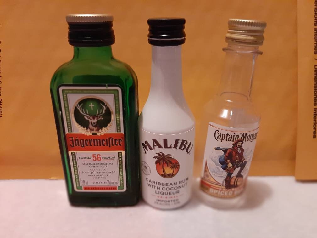 Jagermeister vacío mini botella de licor 50 mL vidrio verde utilizado -   España