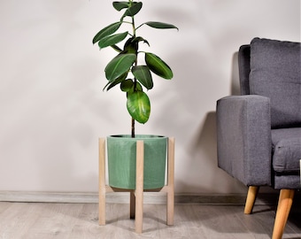 Maceta de hormigón con soporte para plantas.