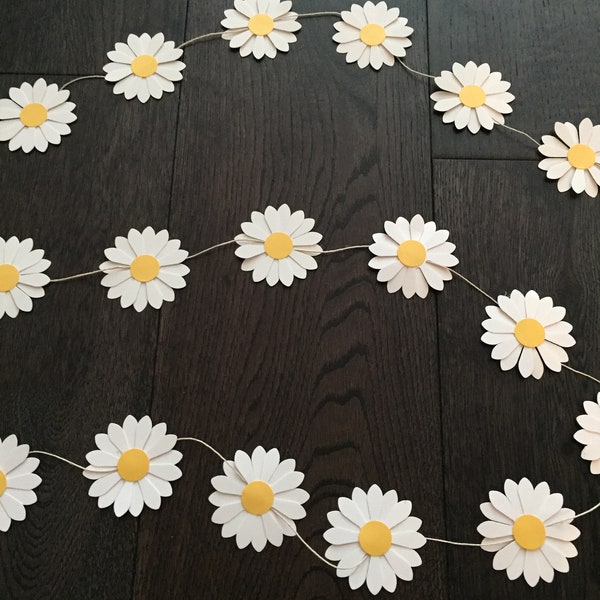 Handmade paper daisy garland, party, decoration, cardstock, spring