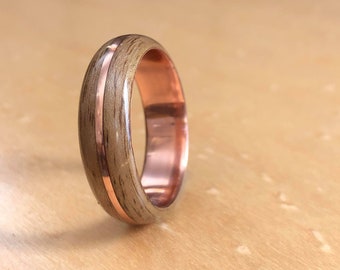 Wallnut Ring mit Kupfer Bänderung auf einem Kupfer-Kern