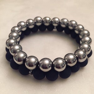 2 Stück Herren Unisex Silber Hämatit marineblau Perlen Stretch Armband Set Freundinnen Geschenk Vatertag Morhers Tag stapelbare Armbänder