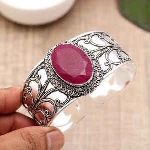 Armband met rode robijn uit Kasjmir - Handgemaakte vintage zilveren sieraden - Verstelbare manchetarmband