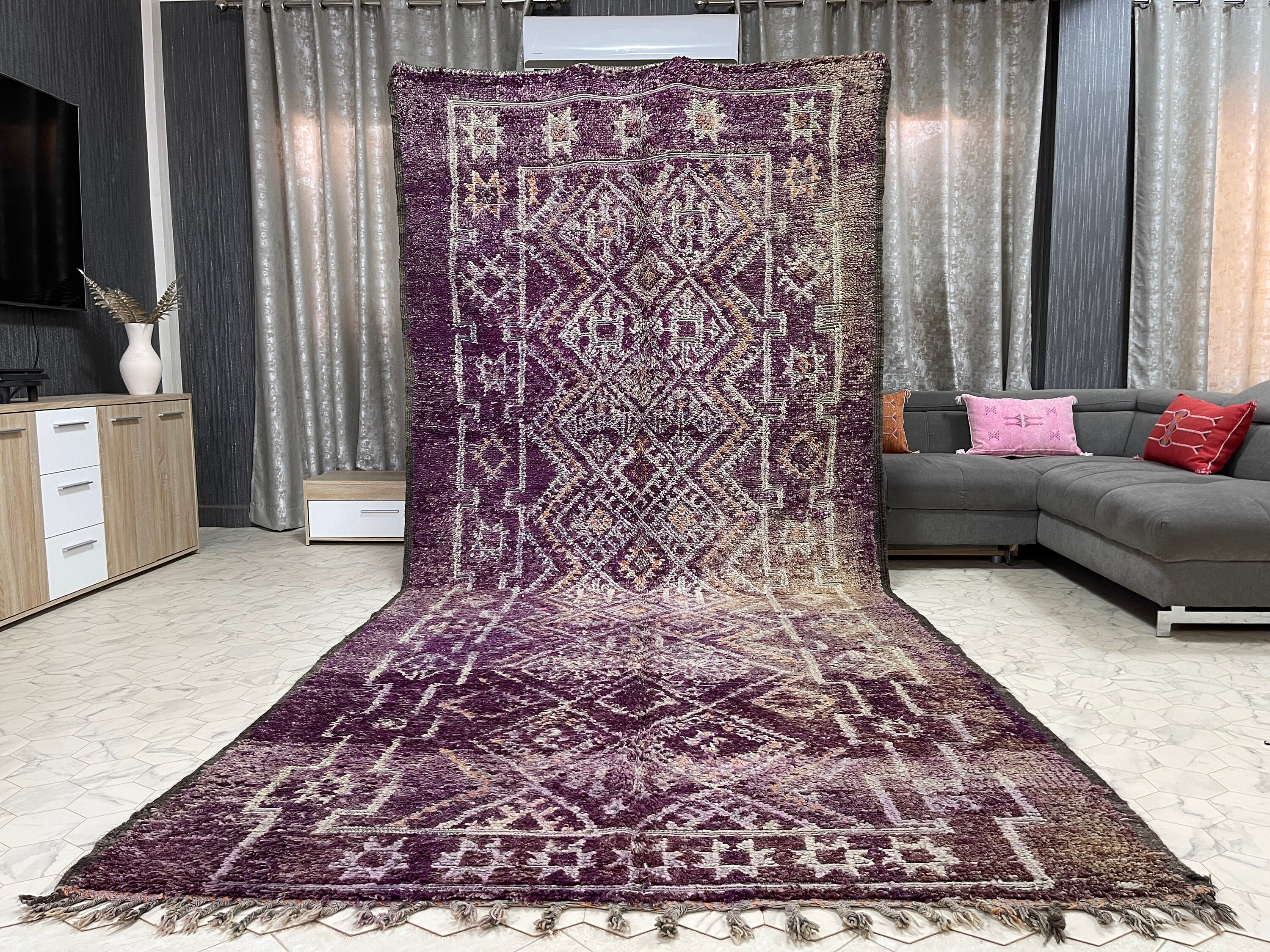 【新品／モロッコ直輸入】ハンベルラグ 手織りウール 大型ヴィンテージベルベルウールラグ：手織りモロッコ装飾（6 x 13