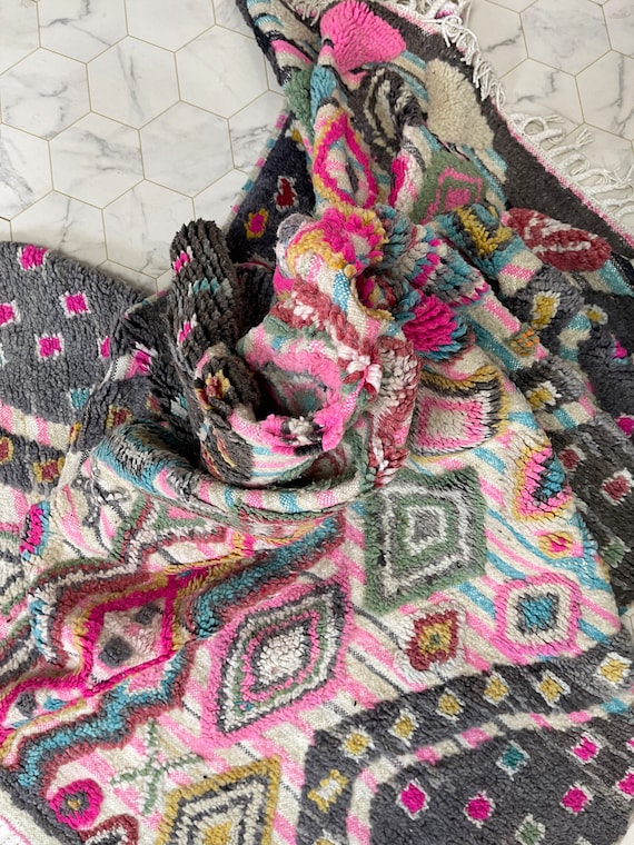 【希少・手織り】モロッコ製 ベルベルラグ／ハンドメイド・未使用 ヴィンテージ ベルベルラグ：5 x 8 フィートの手織りモロッコウール