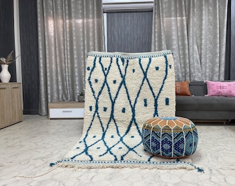 Vintage Handwoven Moroccan Wool Rug: 4x6 ft, Beni Ourain Carpet