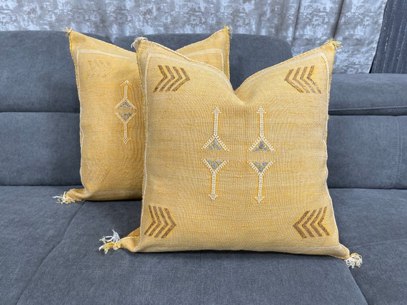 White silk throw pillows deals