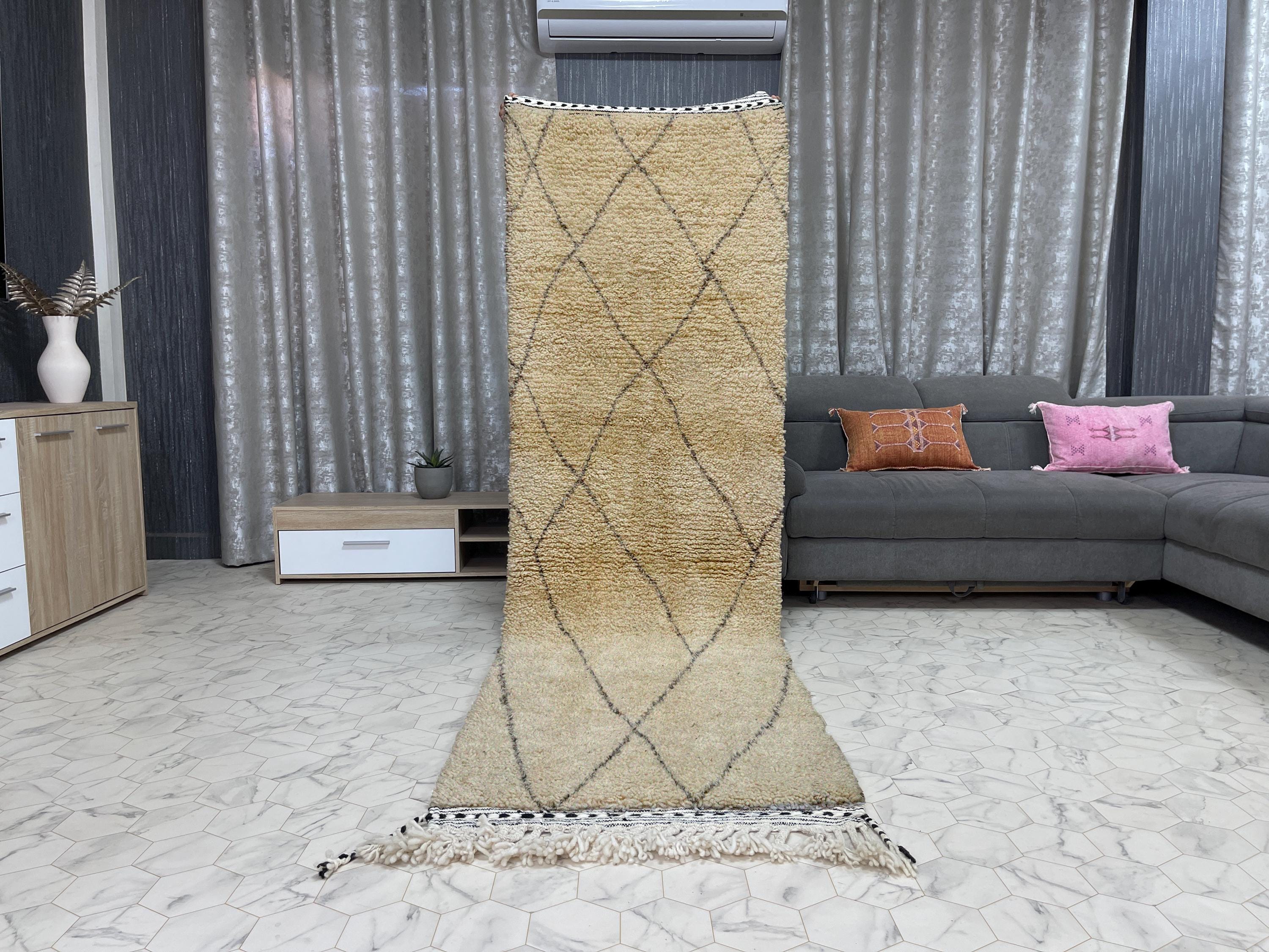 Kechart - オリーブと白の幾何学模様の手織りモロッコランナーラグ