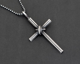 Collar de cruz de plata de ley oxidada: regalo de joyería gótica para hombre