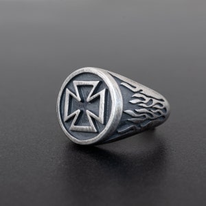Anillo de plata esterlina para hombre / Anillo gótico punk con cruz de roca medieval / Joyería única para hombre / Regalos para él / Regalo único para papá / El mejor regalo para papá