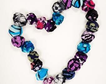 Collar de tela batik africana hecho a mano beneficia a la caridad de libros