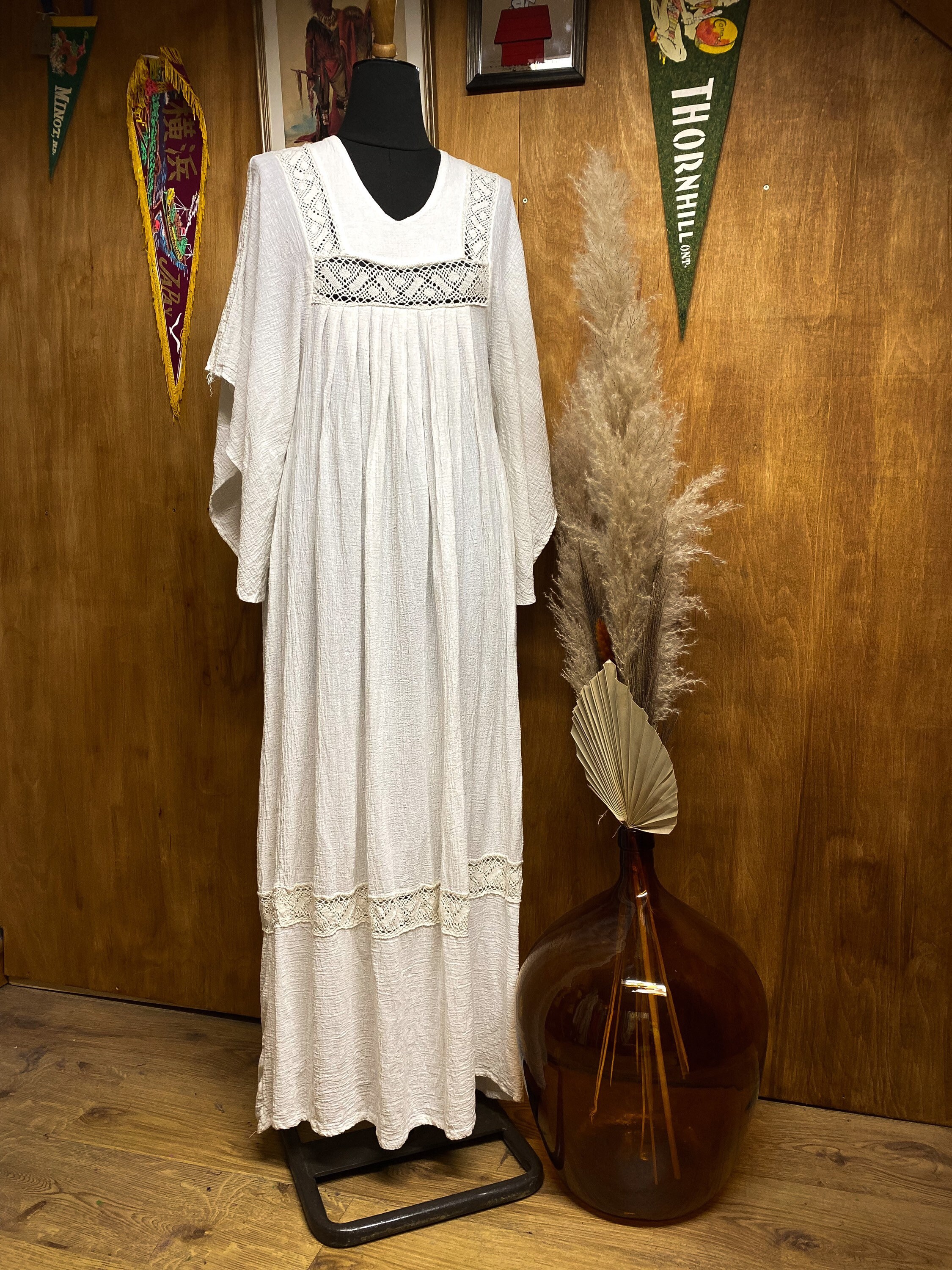 一番の贈り物 Cutwork Embroidery Angel Sleeve Dress superior