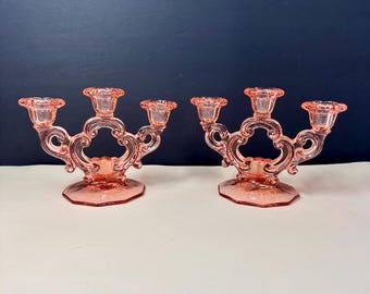 Chandelier 3400 638 Cambridge Glass 3 branches avec trou de serrure rose, bougeoir vintage avec base décagone en verre antique