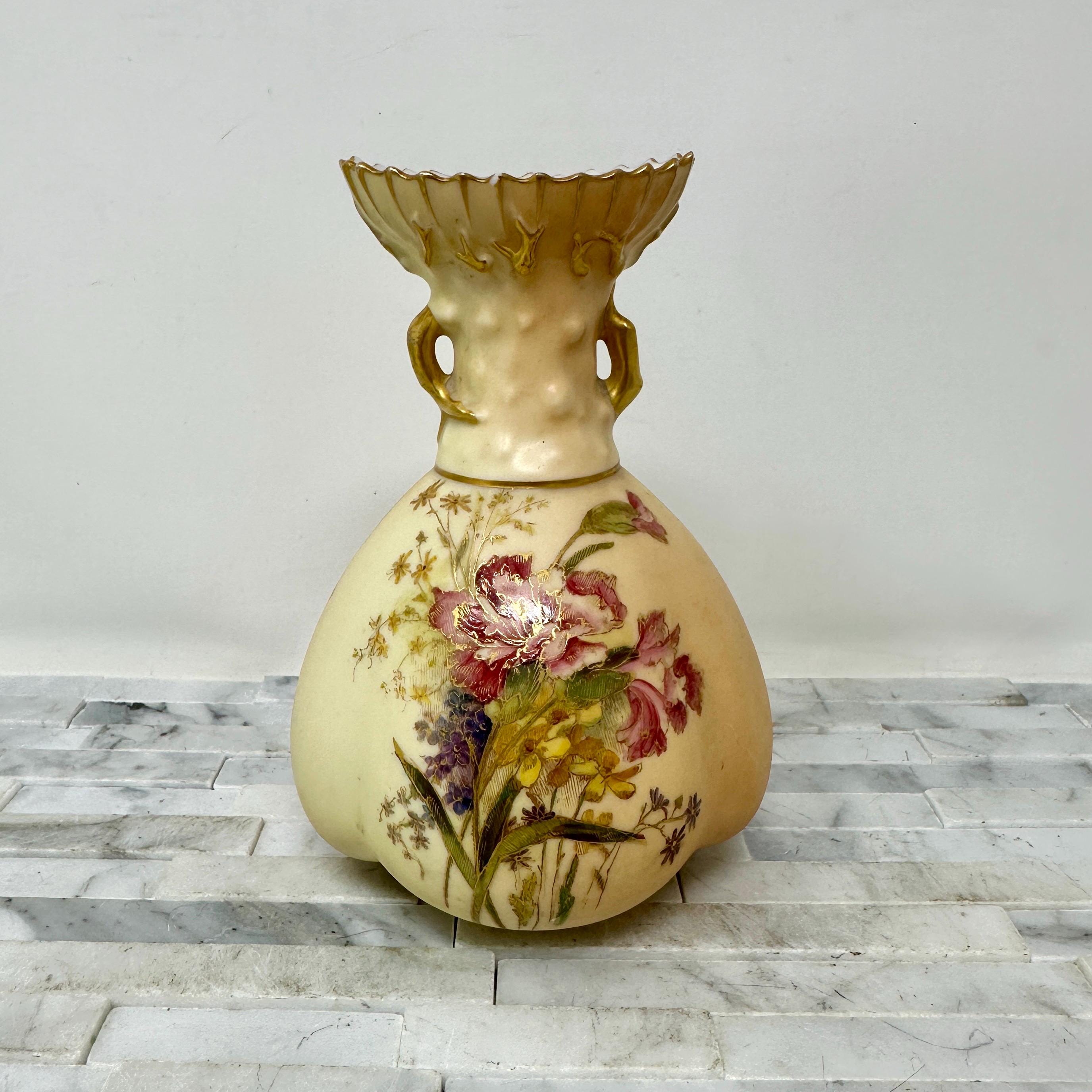  Worcester 花瓶 Antique Royal Worcester Blush Floral Bud Vase 1663 5 1/4