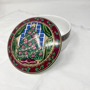 Mikasa Seasons Glory Round Porcelain Box 4 1/2&quot;, Vintage Christmas Trinket Jewelry Box Vintage Christmas Decor Candy Box, Decorative Holiday