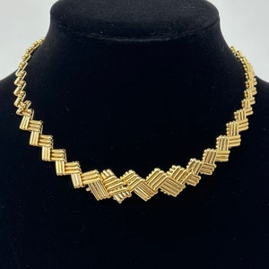 Napier Gold Tone Basketweave Link Choker Necklace 16 1/2", Vintage Zig Zag Short Necklace Choker, Signed Costume Jewelry, Statement Necklace