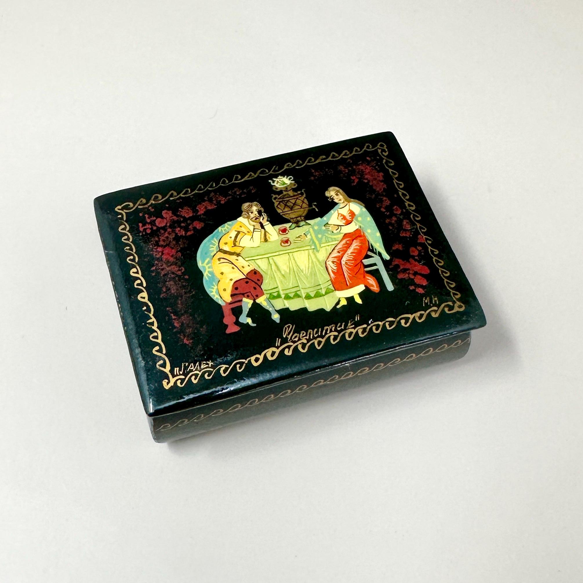 Mstera 1950s russian lacquer box Author A.Suslova Flowers Palekh