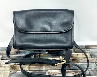 Valerie Stevens Black Leather Crossbody Purse, Vintage Black Classic Shoulder Bag, Everyday Casual Handbag, Adjustable Strap Black Purse